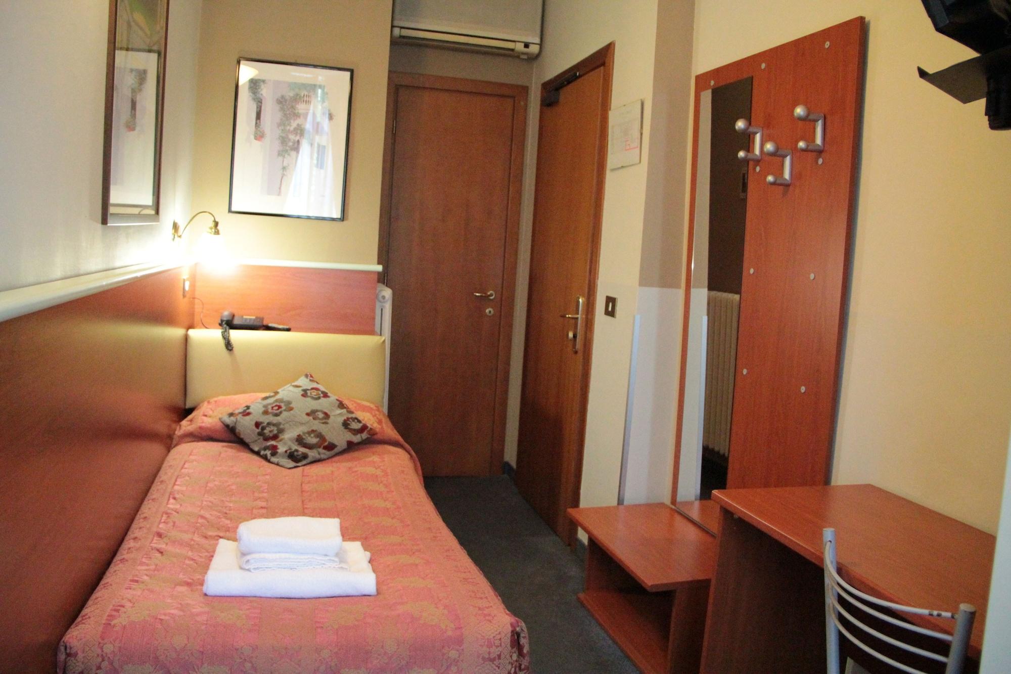 Hotel Mm Dateo Milano Exteriör bild